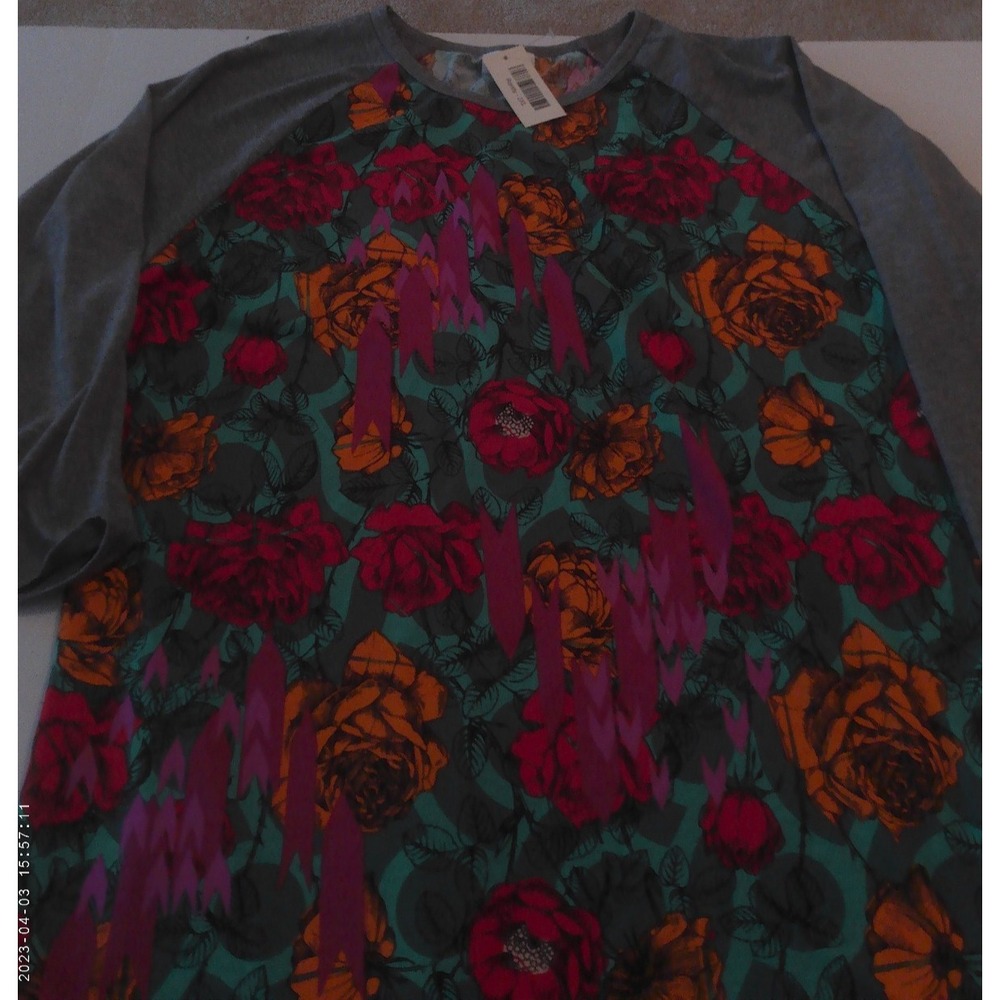 LULAROE RANDY WOMENS TEE SIZE 2XL NWT FLORAL W/GREY SLEEVES (RN5)